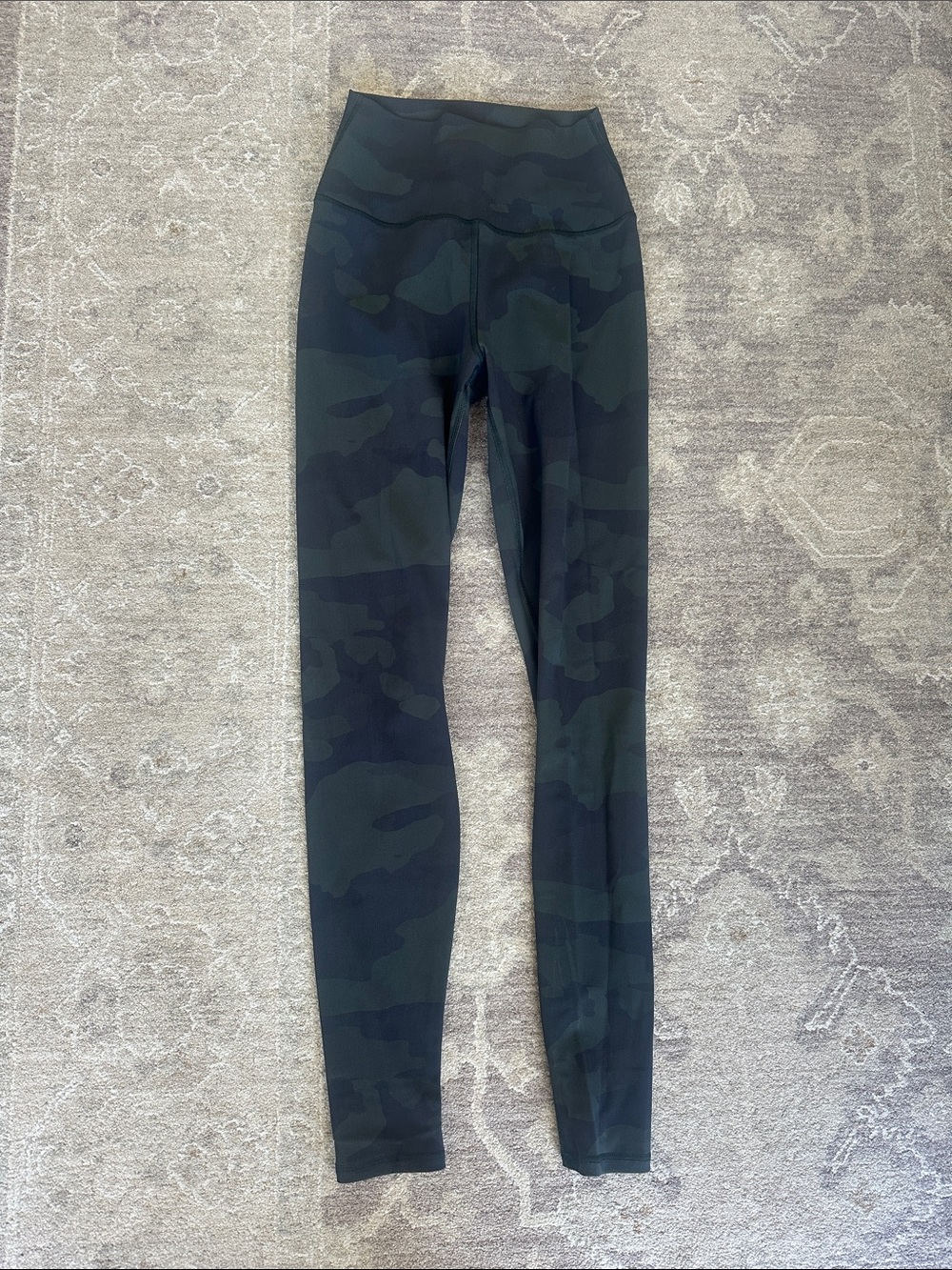 ALO Camo High-Waist Air Lift Leggings Size XS excellent pre-owned condition!